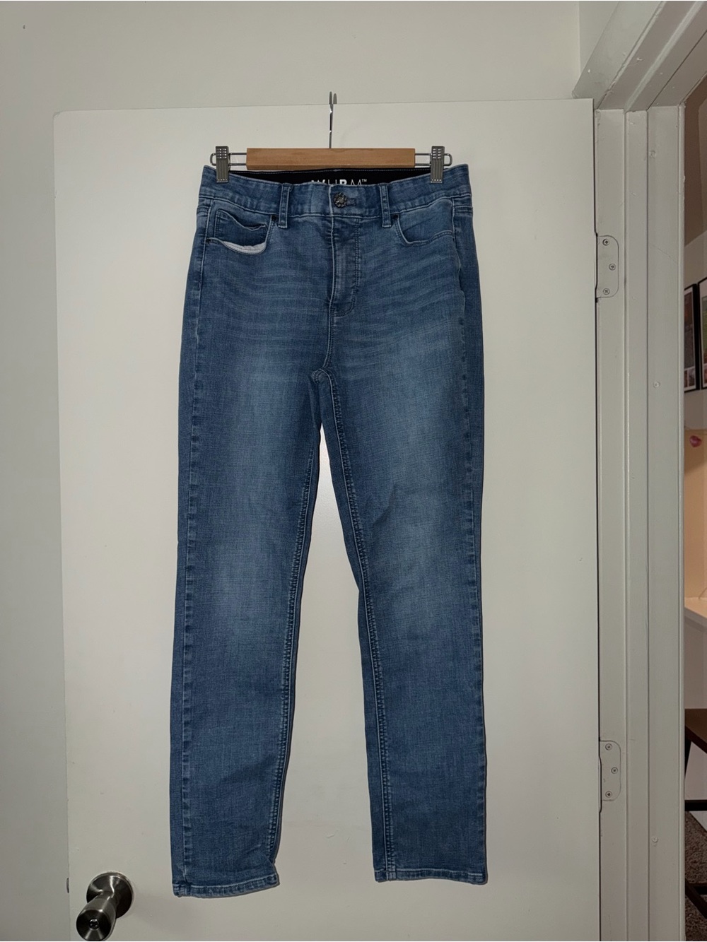 White House Black Market Slim Ankle Jeans- Size 6